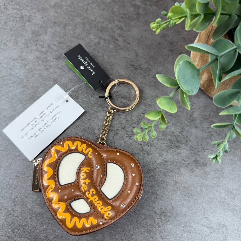 NWT Kate Spade NYC Big Apple 3d Pretzel Coin Purse KJ062